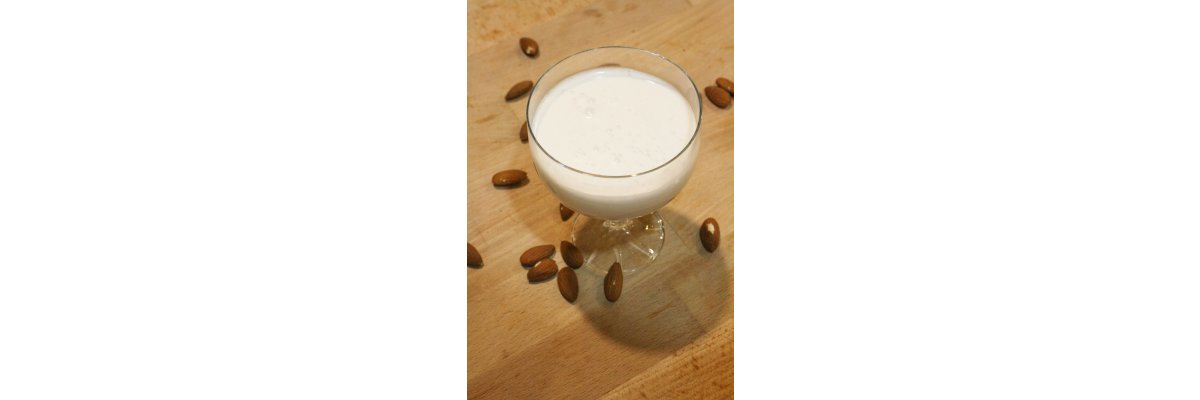Mandelmilch selbst gemacht - Basis Rezept für Mandelmilch - selbst gemacht